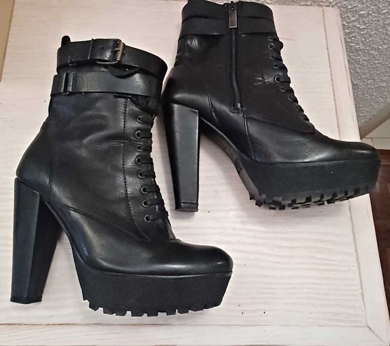 Botas salto alto pretas mulher