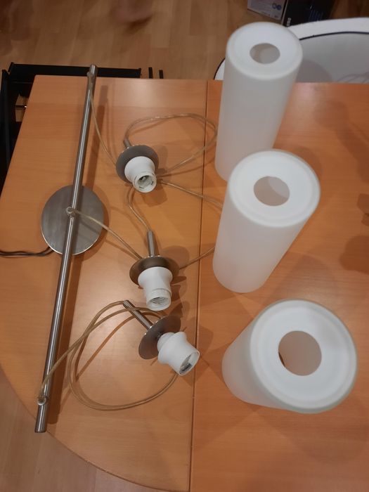 Candeeiro de teto em aço e três copos de vidro