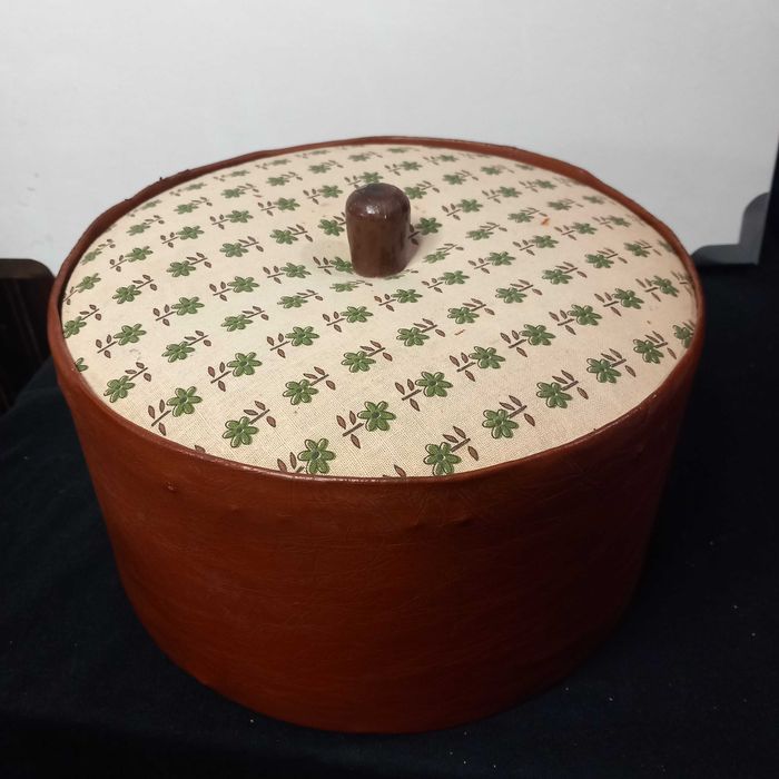 Caixa em pele e tecido