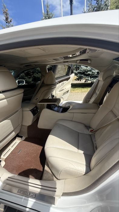 Lexus ls 600 hl в очень хорошем состоянии весь в родной краске!