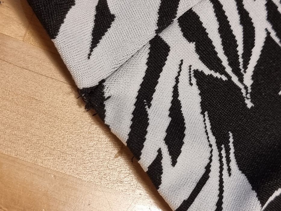 Top assimétrico Zara com estampa de folhas