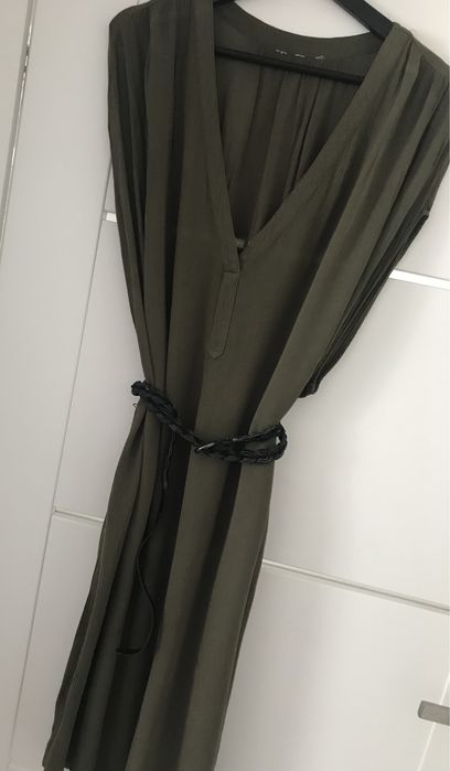 Sukienka w kolorze khaki/ciemnozielonym rozmiar oversize gratis pasek