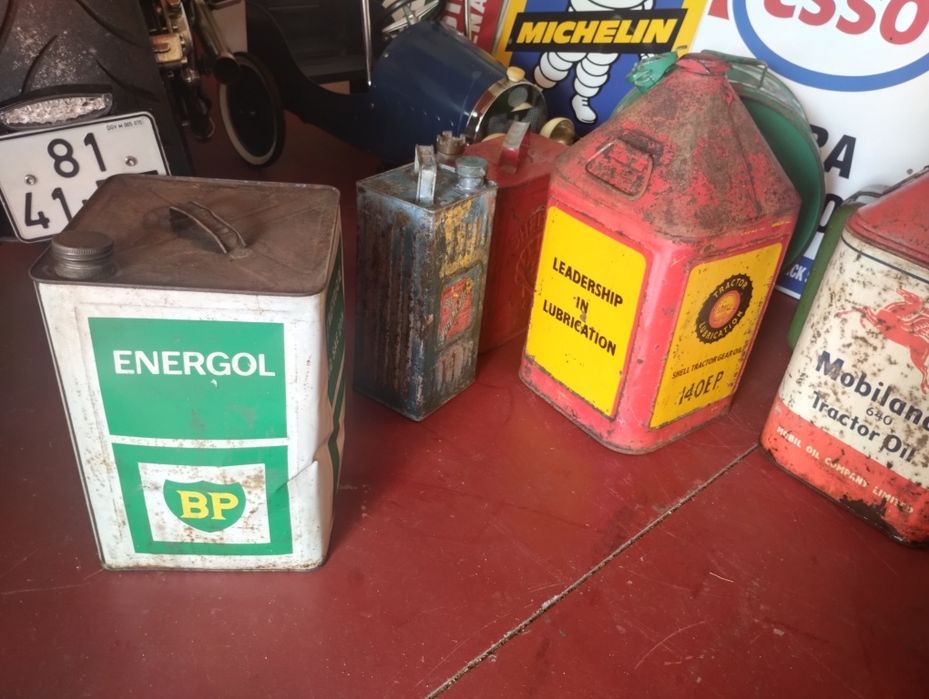 Latas de óleo antigas