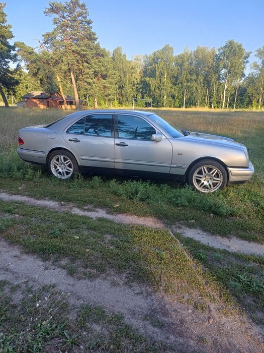 Mercedes Bens E-250