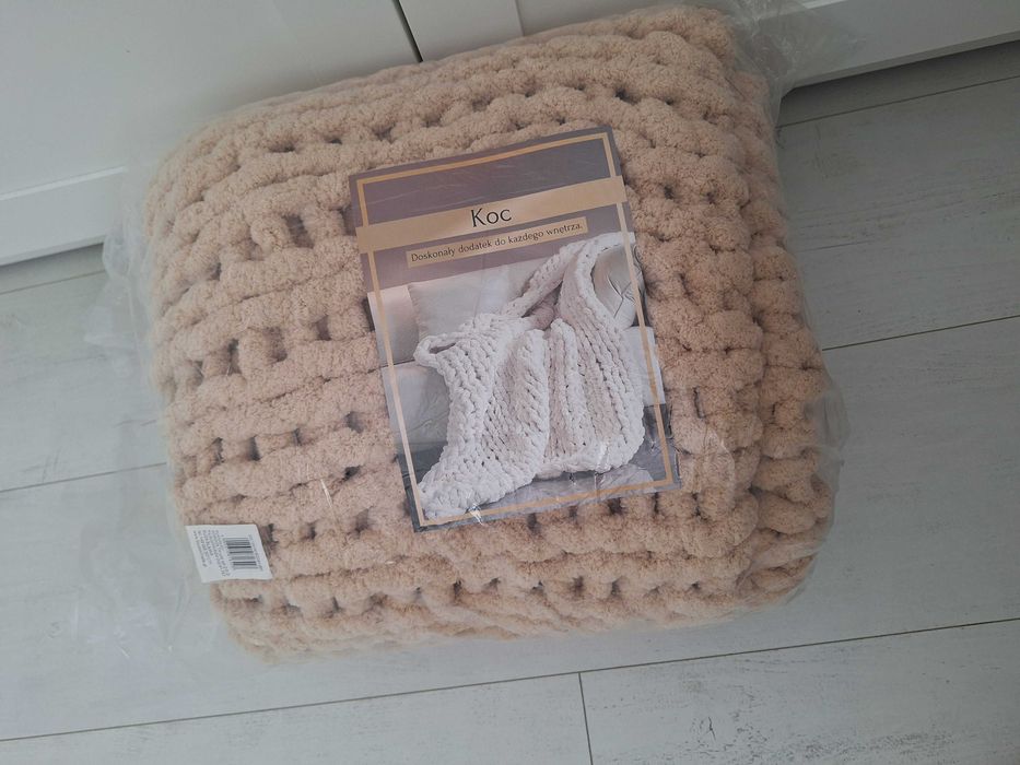 Koc Z Dzianiny 130 X 160 Beżowy Narzuta Szenilowa Pleciona Miękka