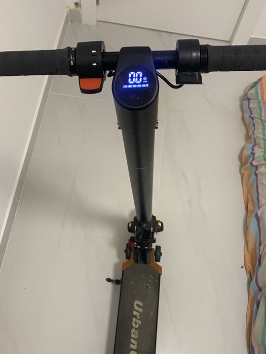 Vendo ou troco Trotinete inclui capacete