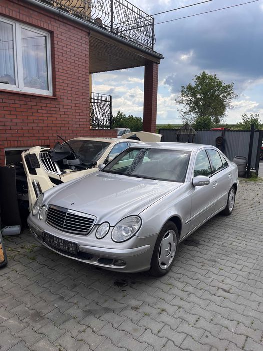 Mercedes W211 sedan Zderzak lampy maska  klapa Kod lakieru 744