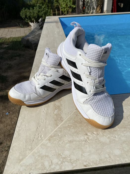 кросівки Adidas Ligra 7 (р. 38.5)