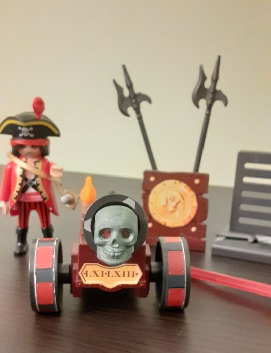 Playmobil Pirates- Pirat z czerwoną armatą