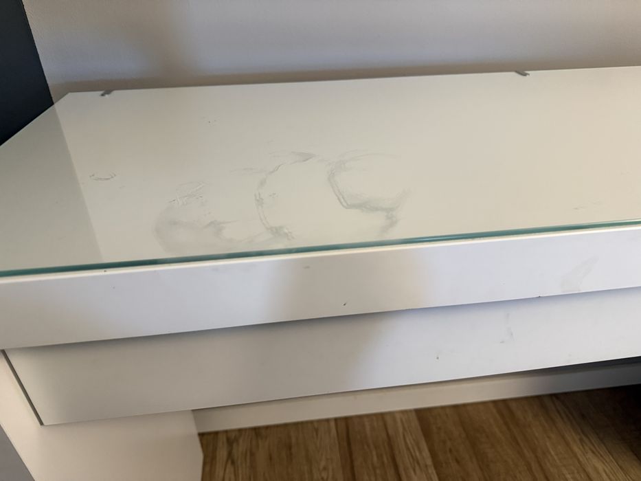 Biała toaletka z serii malm Ikea
