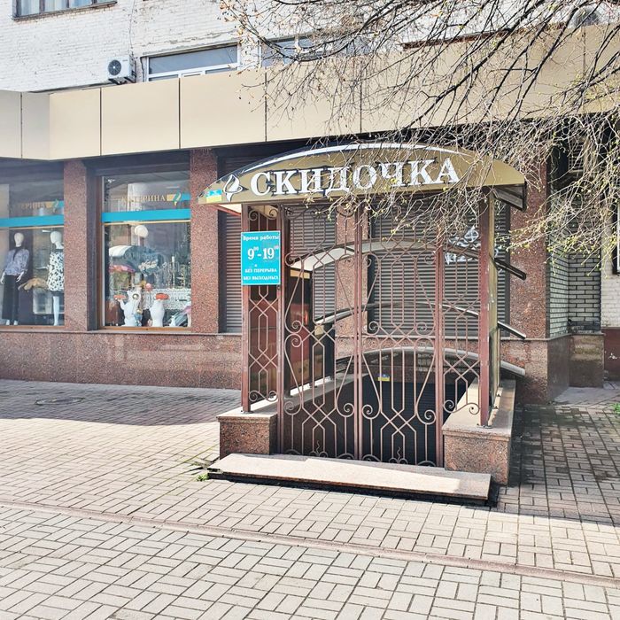 Підвальне приміщення з мармуровими входами р-н пр. Металлург