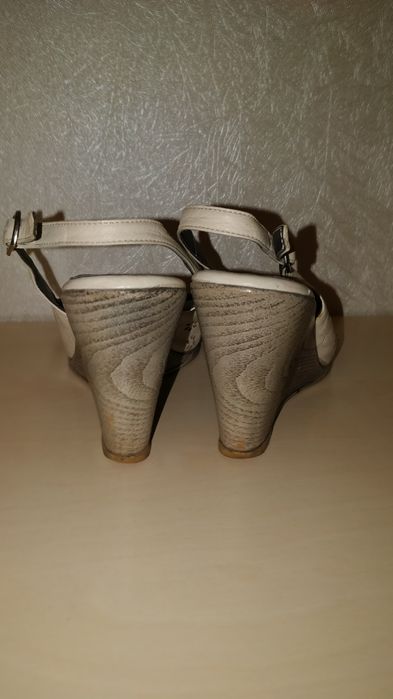 Босоножки на танкетке, 39-й размер