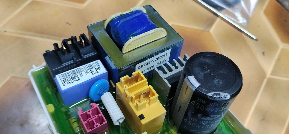 Pralka LG F1068LD elektronika sterująca.