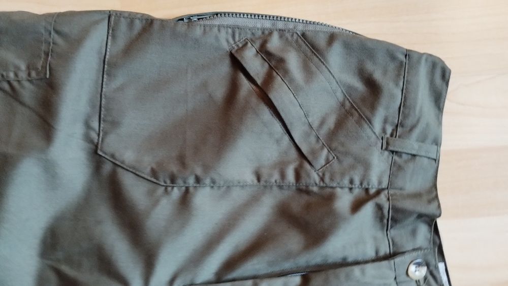 Spodnie trekkingowe Champion Wenlock® z wieloma kieszeniami są metki