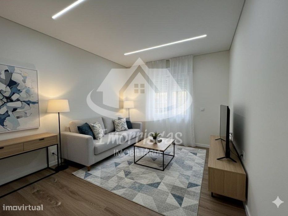 Moradia remodelada T2 com sótão, no Bairro da Castelhana em São Joã...