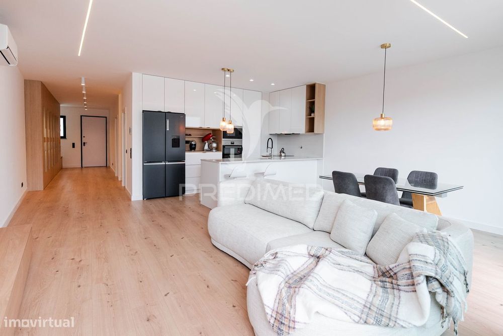 Moradia Contemporânea T3 em Olhão | Design Minimalista e Pátio Priv...