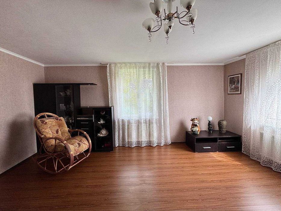 Продам просторий будинок для великої родини — передмістя Рівного.