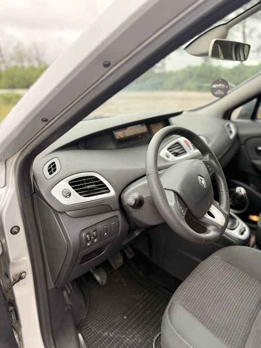 Продам Renault Scenic 2010