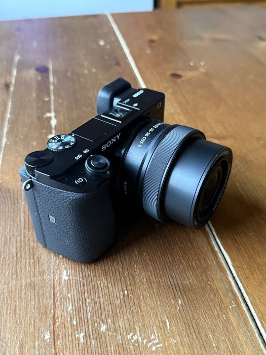 Sony A6100 com lente 16-50mm f/3.5-5.6 OSS
