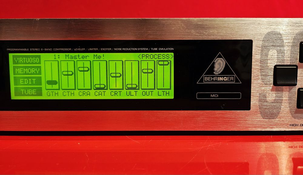 Procesor dźwięku Behringer Ultra-Dyne Pro  9024