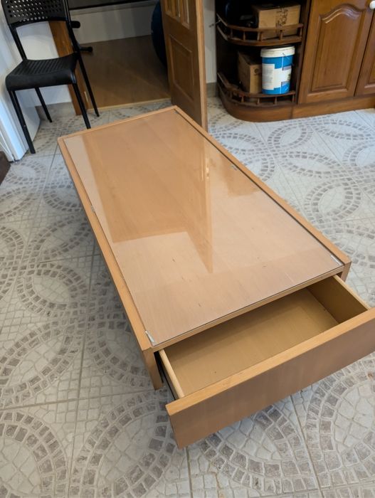 Mesa de centro de sala beije