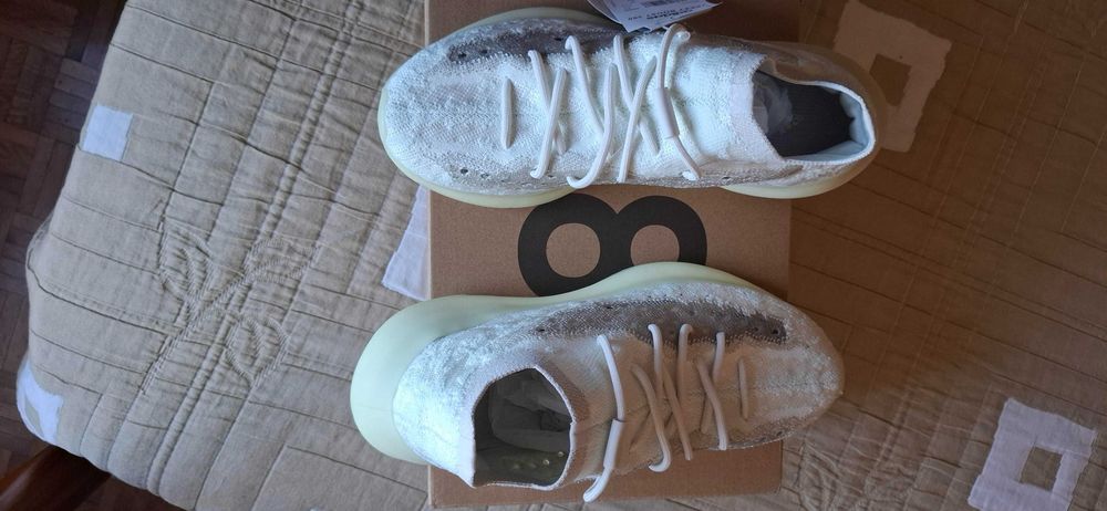 Yeezy Boost 380 - Calcite Glow - Tamanho 44