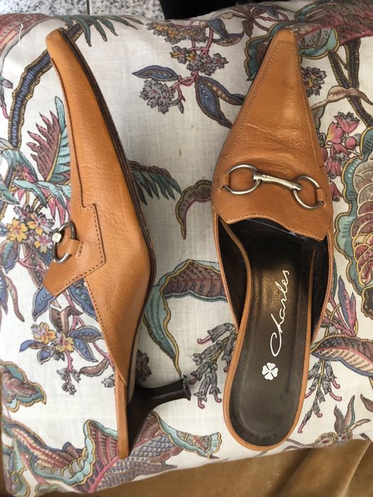 Sapatos Charles tamanho nas fotos