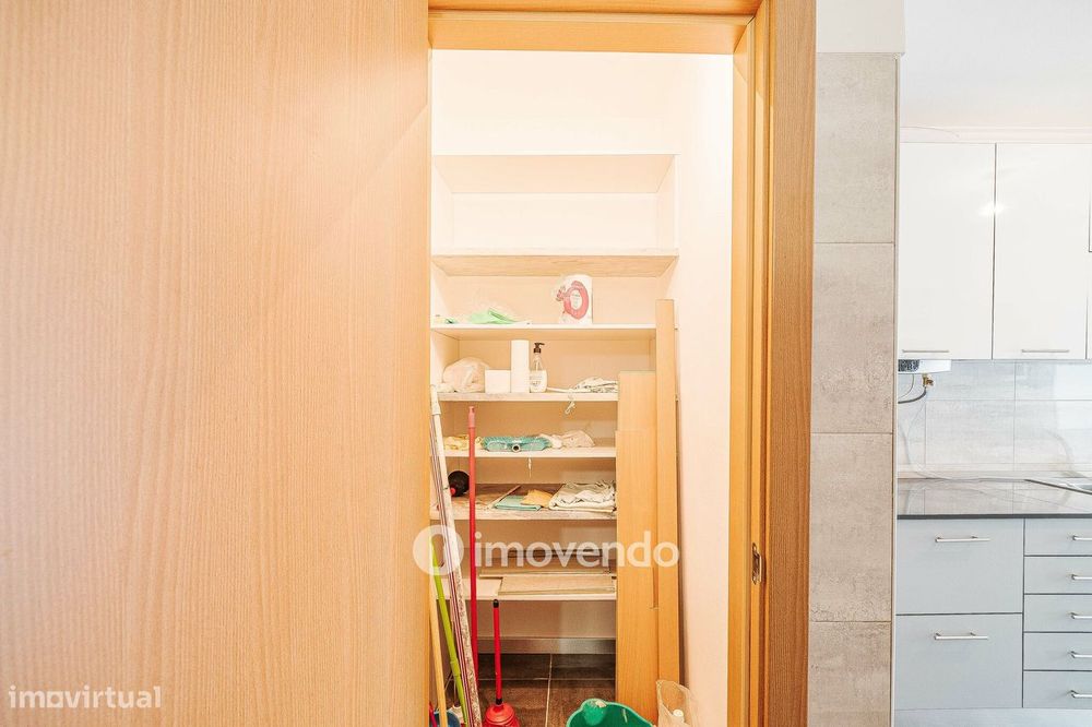 Apartamento T3, com terraço e arrecadação, em Mem Martins