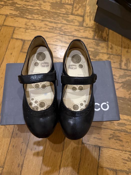 Туфельки для дівчинки Chico, чорні, лакові. Розмір 31