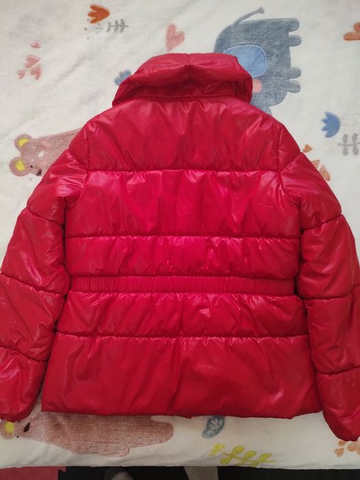 Продам курточку червону H/M
