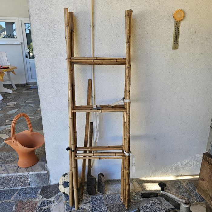 Toalheiro em bambu em escada