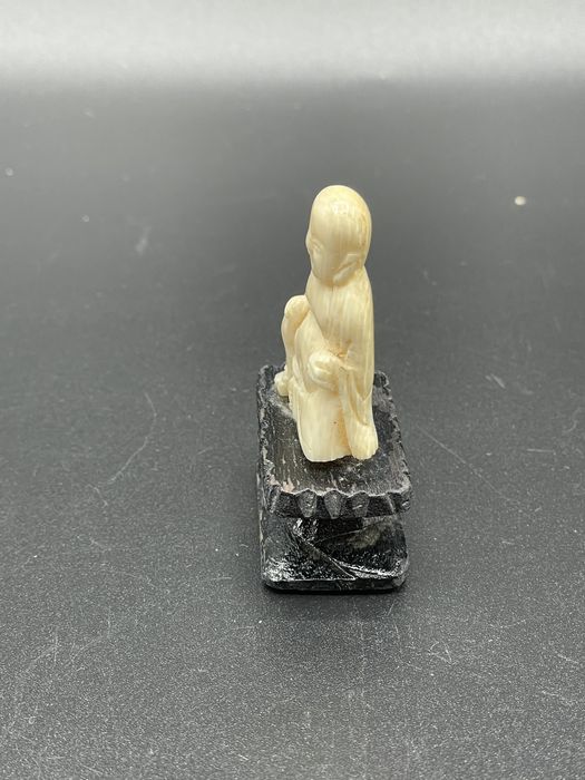 Buda em material nobre