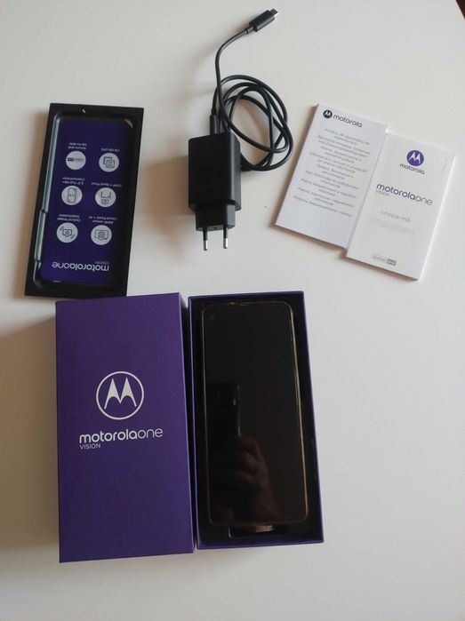 MOTOROLA ONE VISION +ładowarka + kabelek
Kolor brązowy