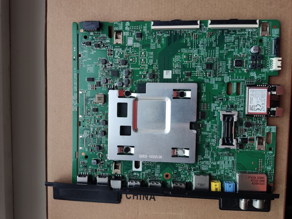 Продам телевізор по запчастинах SAMSUNG UE49NU7120U