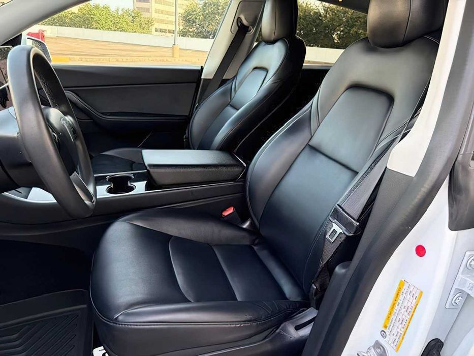 Tesla Model Y      2021