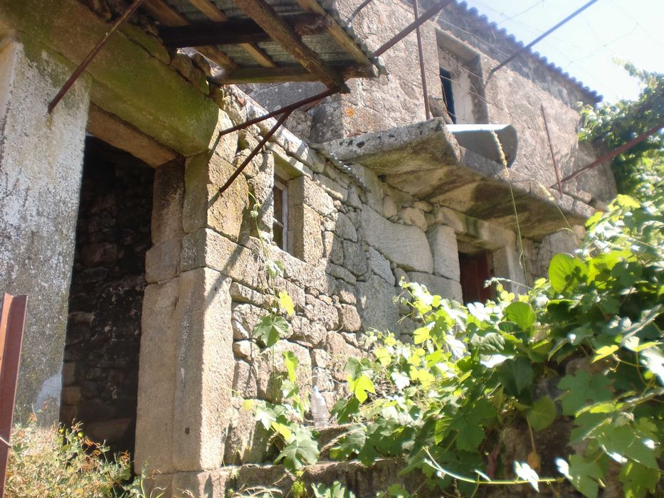 Casa em pedra para recuperar em aldeia