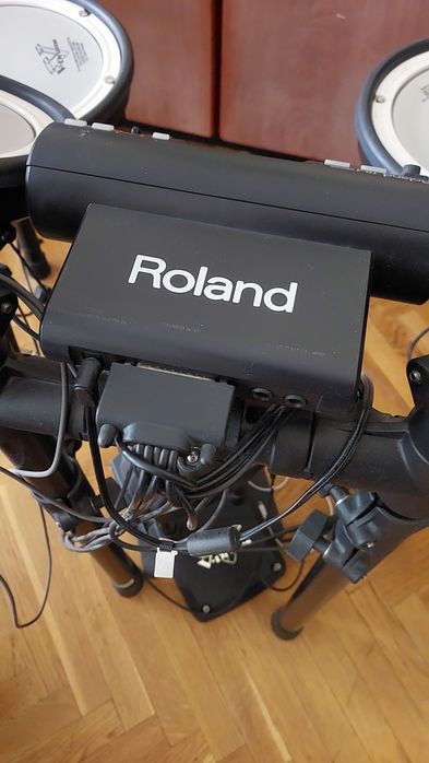 Барабанна установка Roland  TD4, V drums