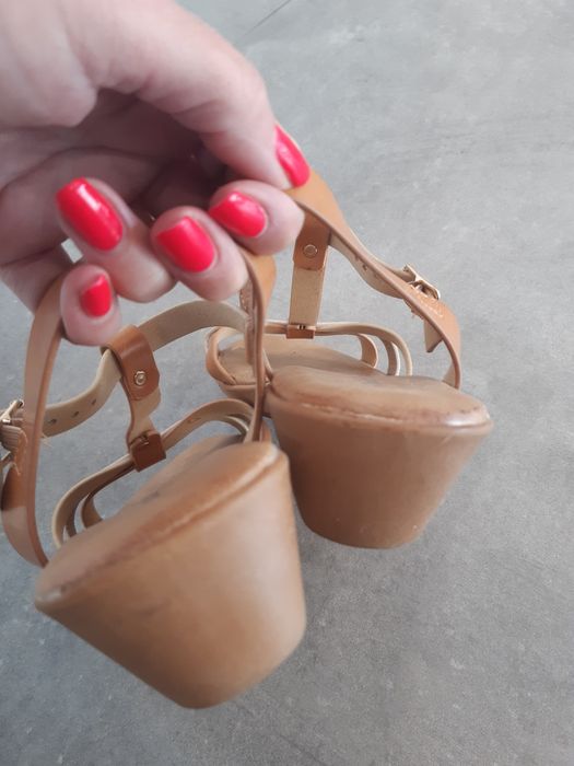 sandałki brązowe boho 39 lekki koturn stan bdb
