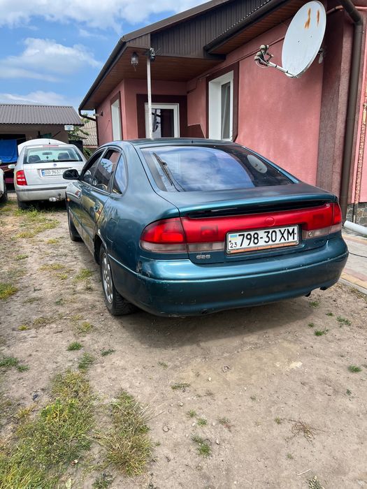 Автомобіль Мазда 626