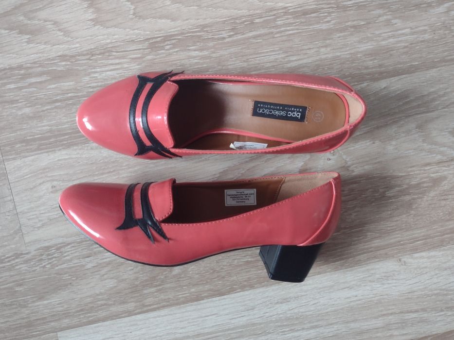 Pantofle o ciekawym kolorze R. 41