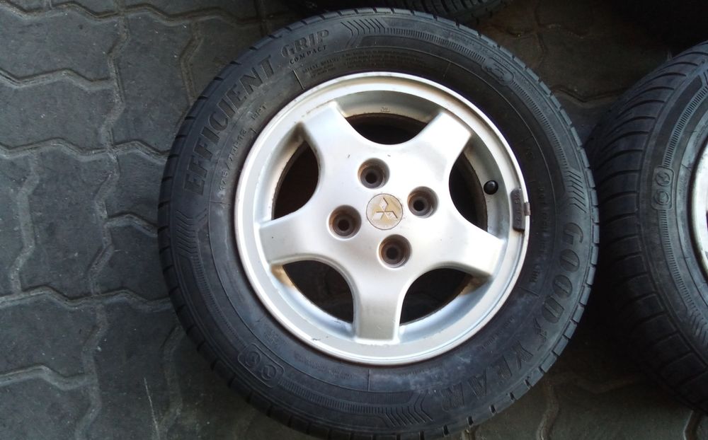 Jantes Mitsubishi R13 Com Pneus 175/50 Furação 4X100