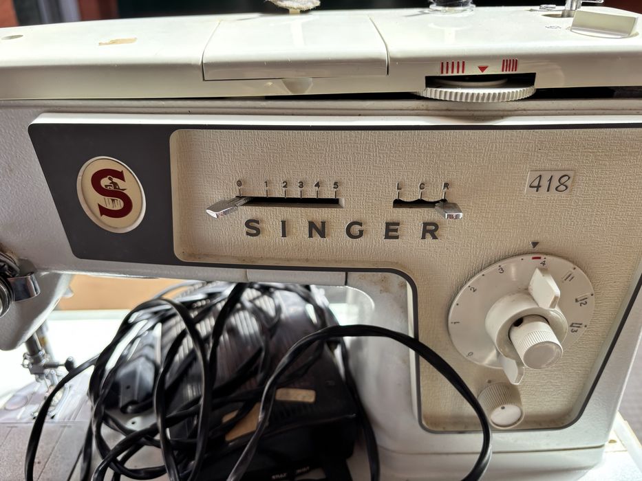 Maquina de costura Antiga da Singer para peças ou decoracao