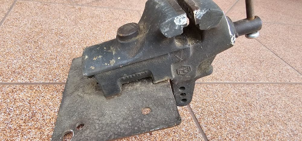 Stare imadło aluminiowe sygnowane
