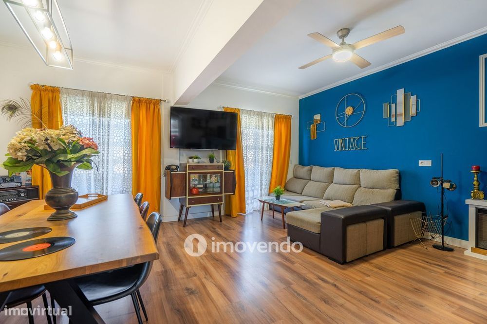 Apartamento T3+1 com áreas amplas e cozinha equipada, no Lumiar