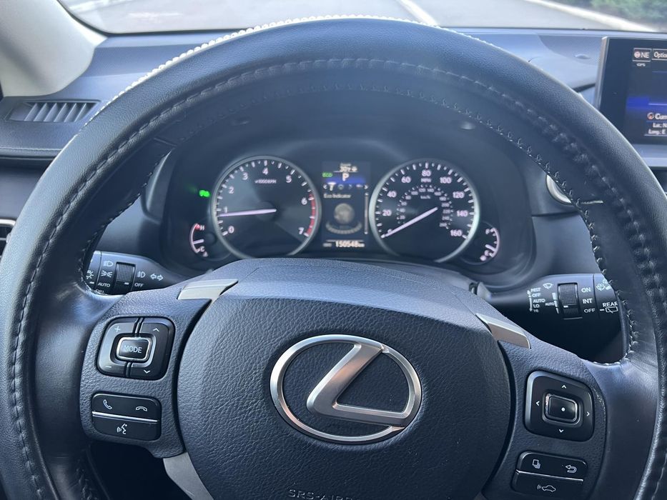 Продаю Lexus NX 200