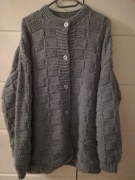 Piękny sweter, niebieski, nowy