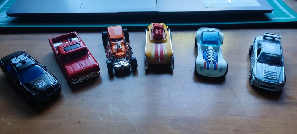 Машинки Hot Wheels,