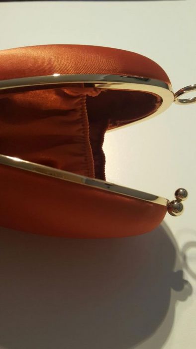 Pochet UTERQUE em forma de ovo nova