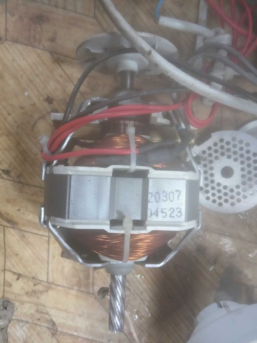 Корпус редуктора, шестерні, двигун до м'ясорубки, запчастини.