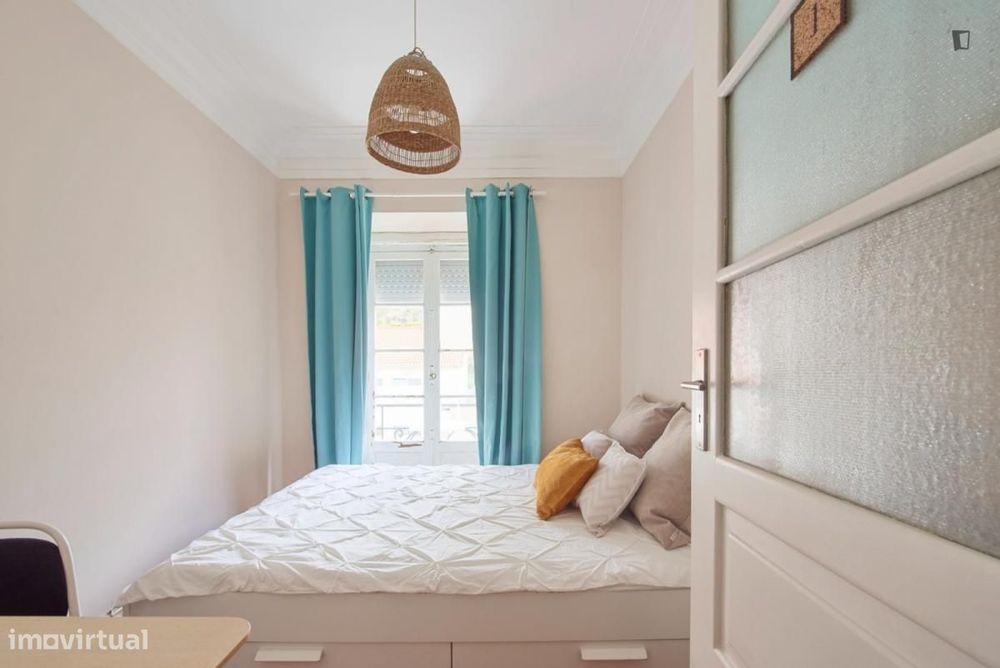 Quarto - localizado em Arroios Lisbon